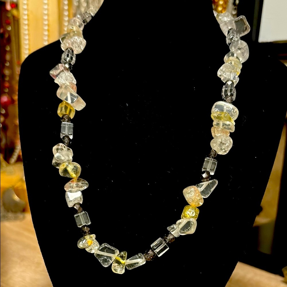 Crystal/glass Beaded Necklace magnetic, clasp, silver tone